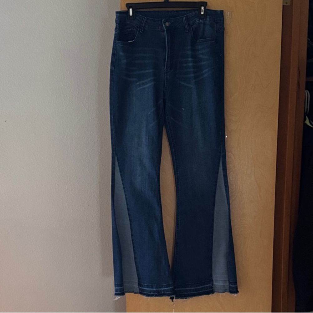 Women's Crazy Train Blue Flare Leg Jeans in EUC